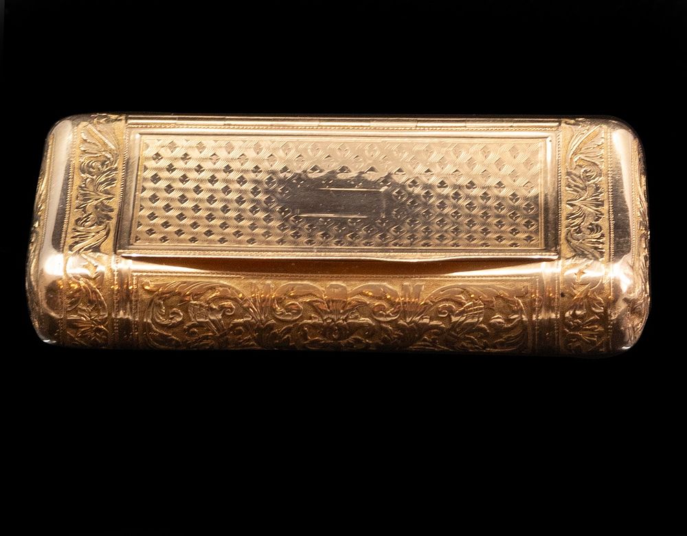 French gold Snuff Box. French 18K gold Snuff box, Paris, 1819–1838. with chiseled and guilloché 