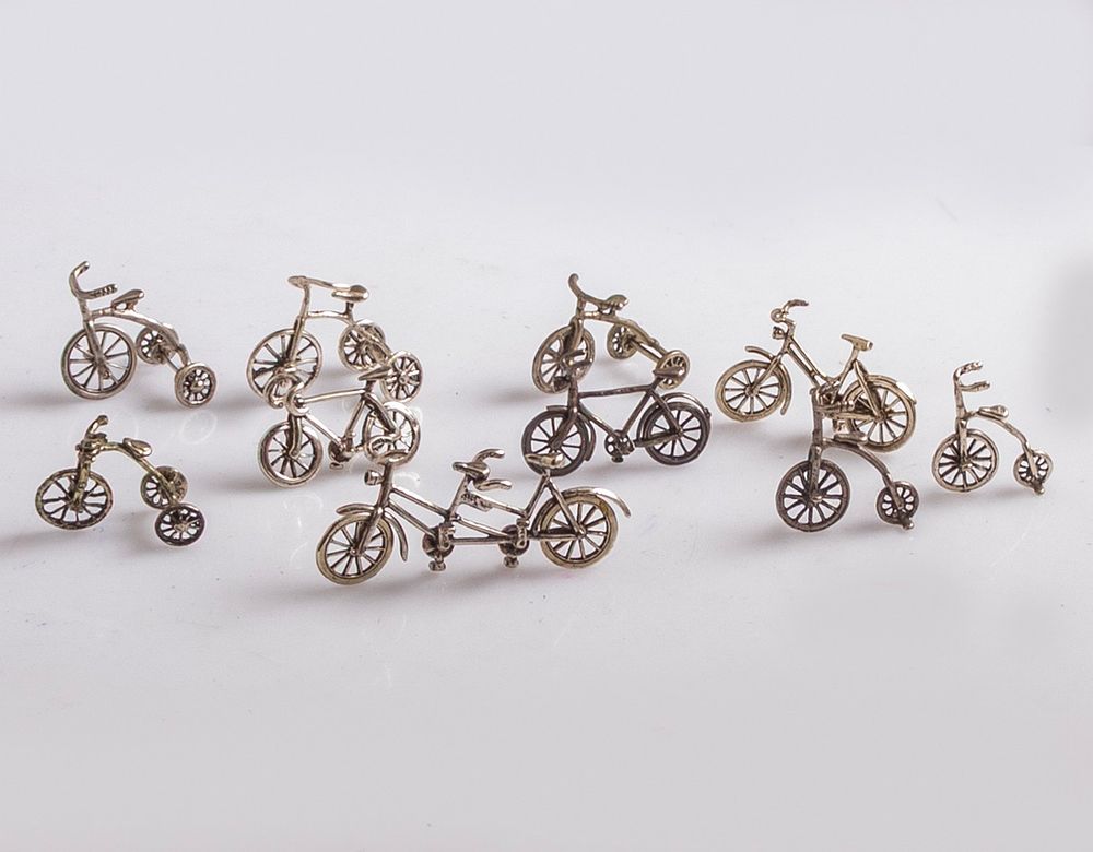 Silver Miniatures. Lot of 10 silver miniatures. Total weight: 65g.