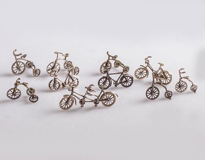 Silver Miniatures. Lot of 10 silver miniatures. Total weight: 65g.