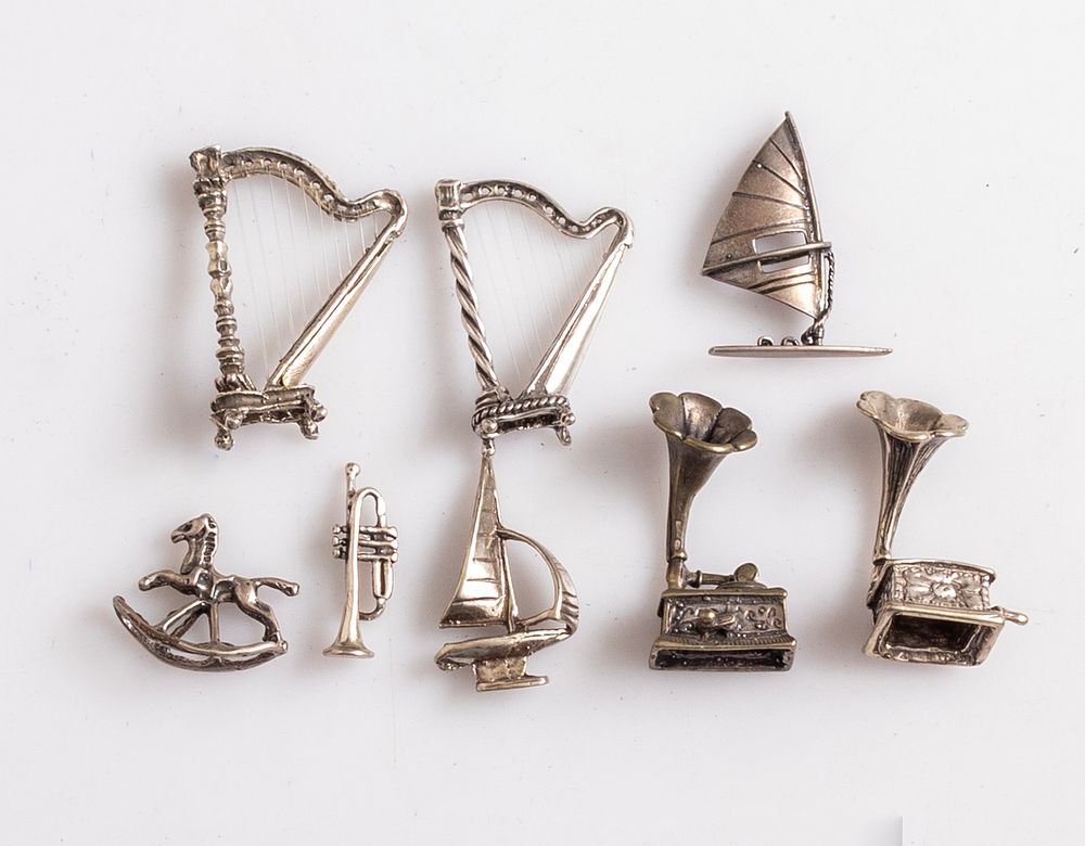 Silver Miniatures. Lot of 8 silver miniatures. Total weight: 59g.