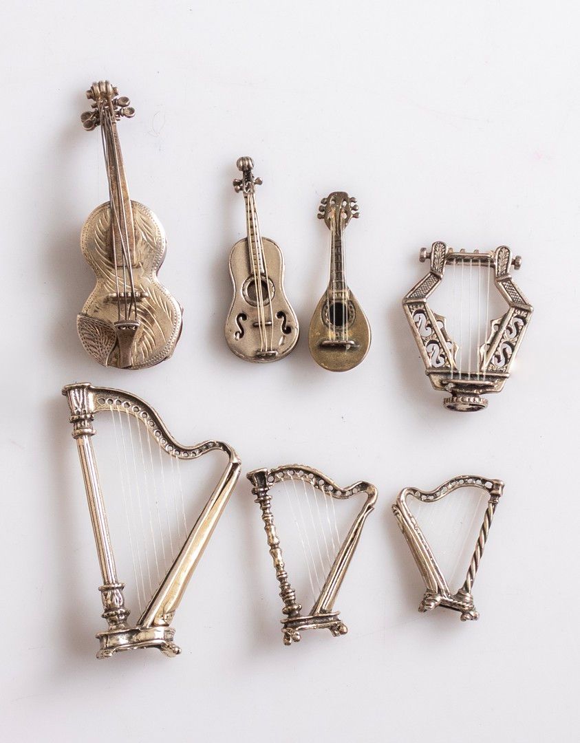 Silver Miniatures. Lot of 6 silver miniatures. Total weight: 81g.