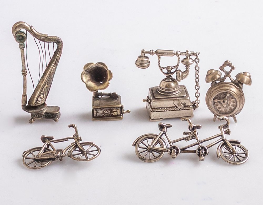 Silver Miniatures. Lot of 6 silver miniatures. Total weight: 94g.