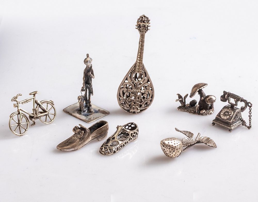 Silver Miniatures. Lot of 8 silver miniatures. Total weight: 92g.