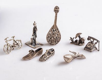 Silver Miniatures. Lot of 8 silver miniatures. Total weight: 92g.