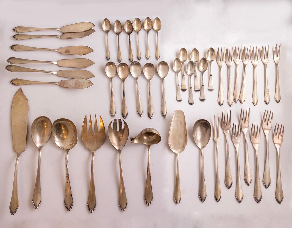 Silver Flatware, Germany. Partial German 800 silver flatware set. Total weight: 1900g. Hallmarked.