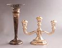 Silver Items, England/Germany. Lot of 2 silver items (weighted), consisting of an English vase Image - 1