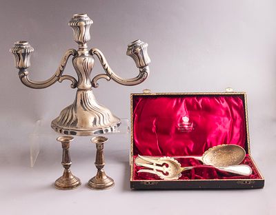 Silver Items, Israel/Germany. Lot of 5 silver items, consisting two Israeli candlesticks 
