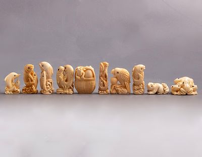 נצוקה יפנים מגולפים. לוט 10 נצוקה יפנים, מגולפים בצורת חיות. אורך/גובה: 2.5-3.5 ס"מ. חתומים. סדק 