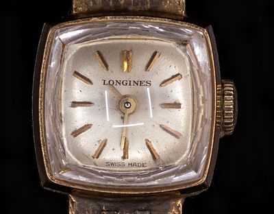 שעון יד מזהב לאישה, Longines. שעון יד מכאני לאישה תוצרת לונג'ין. קופסה ורצועה מזהב 18K. מידות 