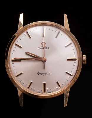 שעון יד מזהב, Omega Geneve. שעון יד מכאני לגבר תוצרת Omega, קופסה מזהב 18K. קוטר: 33 מ"מ. משקל 