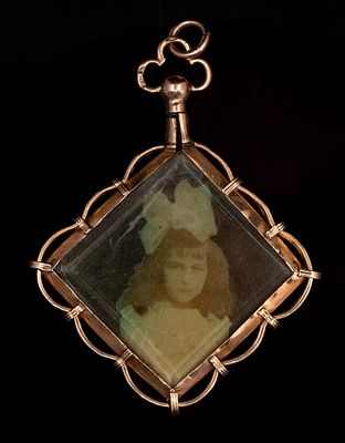 Victorian Mourning Gold Locket. Victorian 14K gold mourning pendant. With a double-sided glassed
