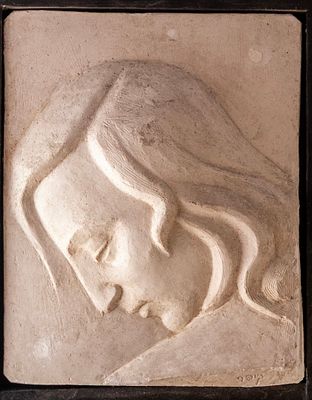 משה ציפר (1902-1989), דמות גבר, תבליט גבס, מידות: 37X29.5 ס"מ, חתום. תיקונים ישנים.