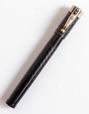 עט נובע, Waterman 42. עט נובע תוצרת ווטרמן, דגם 42, צבע שחור, מנגנון Safety. אורך: 12 ס"מ. 