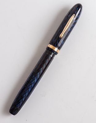 עט נובע, Conklin Nozak. עט נובע Conklin, דגם Nozak, צבע כחול-שחור, דוגמת Herring bone. אורך: 