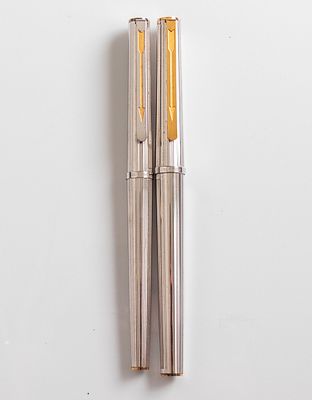 סט עטים, Parker 85. סט עט נובע ועט רולר תוצרת פרקר, דגם 85, דוגמת Florence Silver. אורך: 