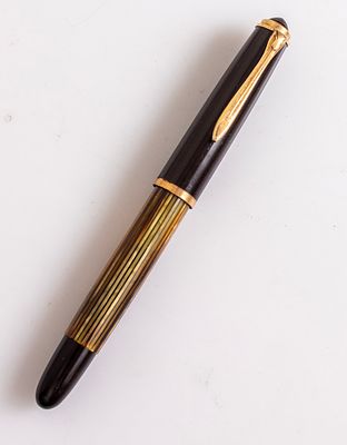 עט נובע, Pelikan 400NN, צבע שריון צב מפוספס. אורך: 13 ס"מ. ציפורן זהב 14K במידה F. מצב חיצוני 