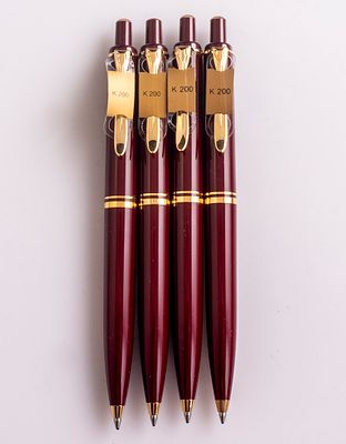 עטים כדוריים, Pelikan K200. לוט 4 עטים כדוריים תוצרת Pelikan דגם K 200, צבע בורגונדי עם ציפוי 