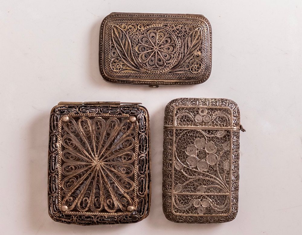 Silver Boxes. Lot of 3 silver boxes, decorated with filigree work of floral motifs. Dimensions: 