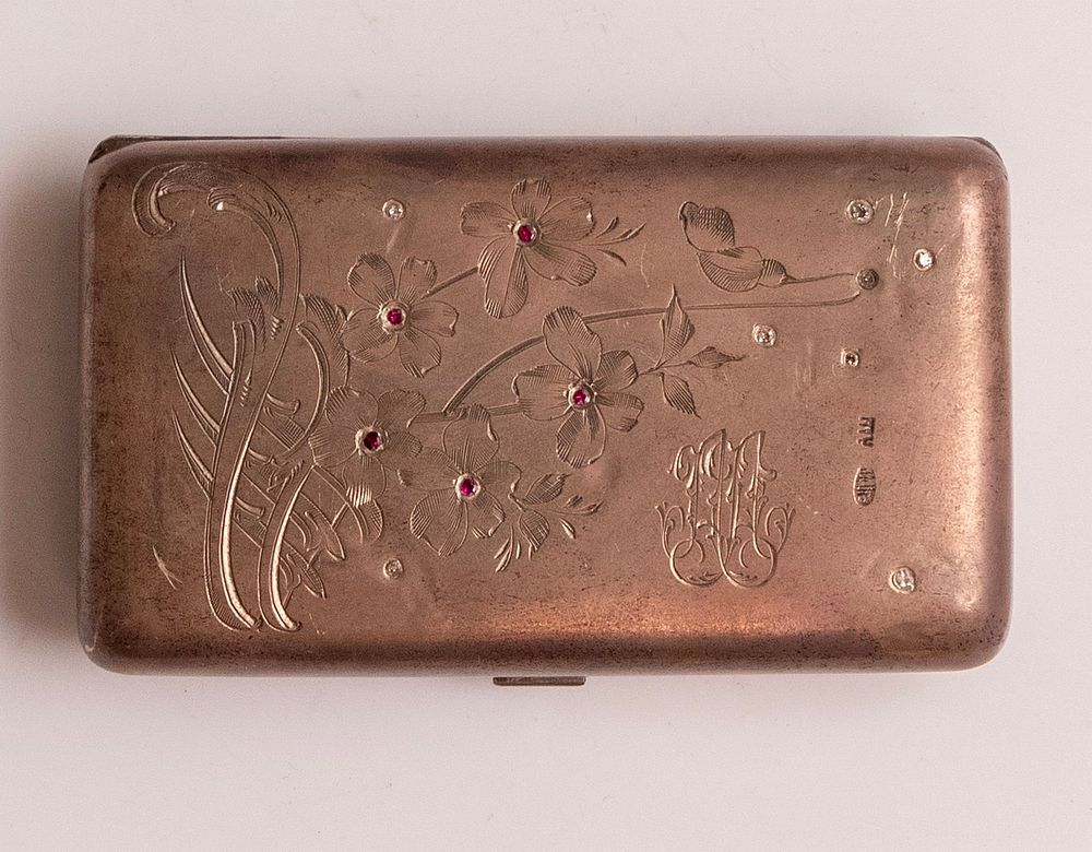 Silver Box, Russia. 84 silver box, Russia, circa 1900. Decorated with engraving of floral motifs 