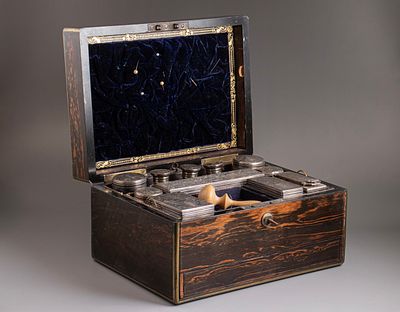 English Wooden Vanity Box. English wooden vanity box, London, 1853. Velvet-lined interior 