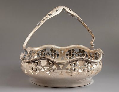Art Nouveau Silver Bowl, Austro-Hungary. Art Nouveau silver bowl, Austro-Hungary. Decorated with 