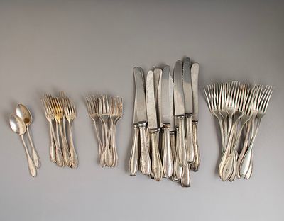 Silver Cutlery. Lot of 800 silver forks and teaspoons, Germany. Also including knives with 