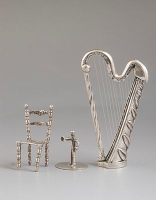 Silver Miniatures. 3 silver miniatures (800-925), a harp, a chair and a trumpeter. Height: 3-9 