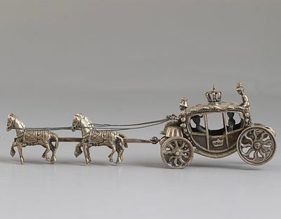 Dutch Silver Miniature. Miniature Dutch silver figurine, chariot with horses. Length: 13 cm 