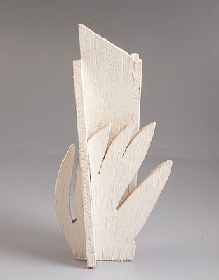 Louise Nevelson (1899 –1988). לואיז נבלסון (1899 –1988), עץ החיים - "Tree of life", פסל עץ צבוע 