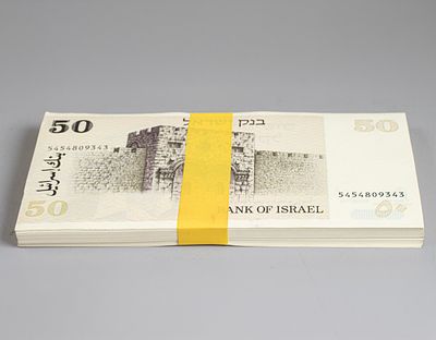 באנדל שטרות, 50 שקל, בן-גוריון, 1978. בנדל של כ-100 שטרות 50 שקל, 1978, דוד בן-גוריון. מצב UNC.