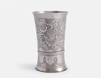 כוס קידוש מכסף. גביע קידוש מכסף 13, אלט-וין, 1836. מעוטר בעבודת בלט עם מוטיבים צמחיים וכתובת 