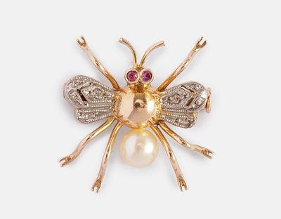 Gold, Ruby, Pearl & Rose-cut Diamond Brooch. 18K gold brooch shaped as a bee, set with rubies 