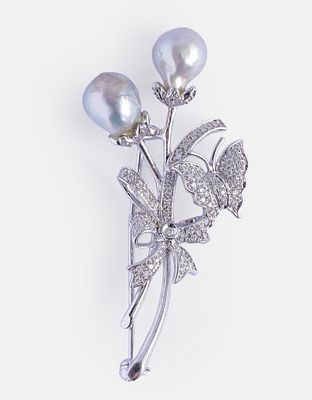 Gold, Diamond & Pearl Brooch. A 14K white gold brooch shaped as a flower and a butterfly, set 