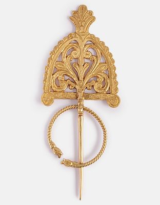 North African Gold Fibula Pin. 17K Gold Fibula, North Africa. Decorated with open work and 
