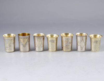 לוט כוסות כסף רוסיות. לוט 7 כוסות רוסיות עשויות כסף 84, 1900 בקירוב. מעוטרות בעבודת חריטה וצריבה 