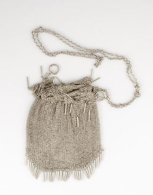 ארנק כסף רוסי. ארנק כסף 84 רוסי עשוי בעבודת רשת. מידות: 17X13 ס"מ. משקל כולל: 282 גרם. חתום.