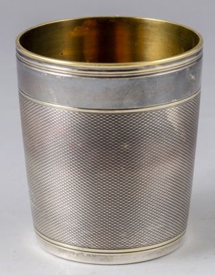 כוס כסף שוויצרית. כוס כסף 800 שוויצרית, תוצרת Jezler, מעוטר בעבודת גיושה. גובה: 6.5 ס"מ. משקל: 