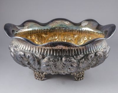 סנטרפיס כסף, הצורפים. קערת כסף סטרלינג גדולת מימדים (סנטרפיס) תוצרת הצורפים. ניצבת על ארבע 