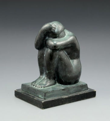 משה ציפר, אשה. משה ציפר (1902-1989), אשה מכונסת, פסל ברונזה על בסיס עץ. גובה (כולל בסיס): 20 ס"מ 