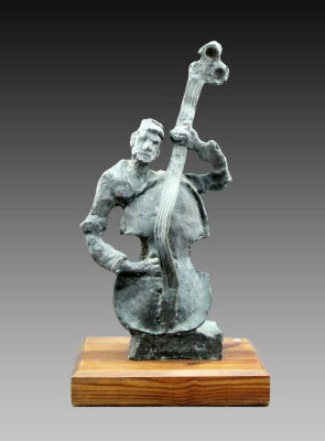 מאנה כץ, נגן הקונטרבס. מאנה כץ (1894-1962), נגן הקונטרבס, ברונזה, [מתוך הסדרה "מוסיקאים 