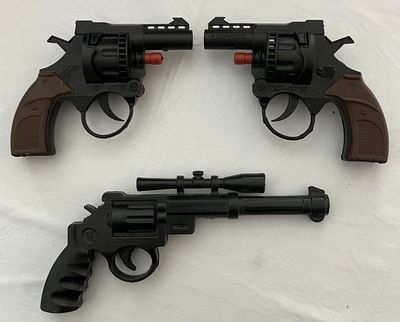 לוט 3 אקדחי צעצוע לילדים, כחדשים.