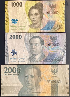 לוט 3 שטרות אינדונזיה , במגוון מצבים.