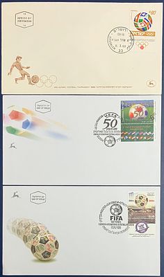 לוט 3 מעטפות יום ראשון, שעניינן כדורגל , חתומות בחותמת יום ההופעה.