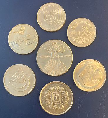 לוט 7 אסימוני ברכה, שונים זה מזה , משנות ה-90' , שהונפקו ע"י החברה הממשלתית למדליות ולמטבעות.