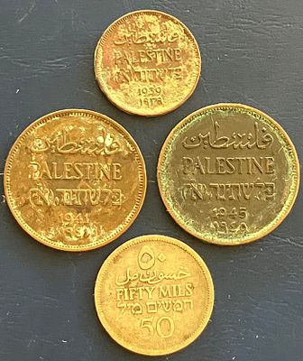 לוט 4 מטבעות פלשתינה (א"י), 1, 2 &amp; 50 מיל, במצבים משומשים (אחד מהם עשוי כסף 0.720 ), ששימשו 
