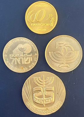 לוט 4 אסימוני ברכה המציינים עשורים או חצאי עשורים לעצמאות ישראל , שהונפקו ע"י החברה הממשלתית 