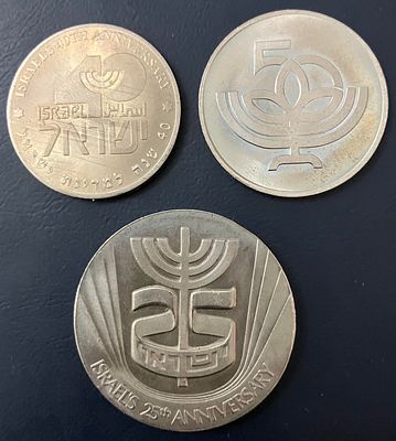 לוט 3 אסימוני ברכה המציינים עשורים או חצאי עשורים לעצמאות ישראל , שהונפקו ע"י החברה הממשלתית 
