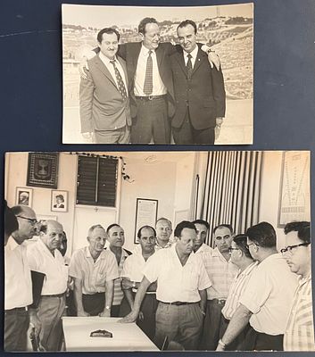 לוט 2 תצלומים נושנים, נדירים , בהם מצולם, בין השאר, יגאל אלון . 
הידעת? יגאל אלון היה 