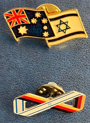 לוט 2 סיכות דש דיפלומטיות שעניינן יחסי ישראל עם גרמניה/אוסטרליה.