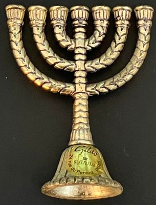 חנוכייה מיניאטורית לנוי, תוצרת צרפת.